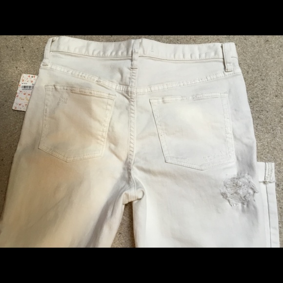 Free People Destroyed White Jean's-NWT and HTF! - Picture 5 of 6